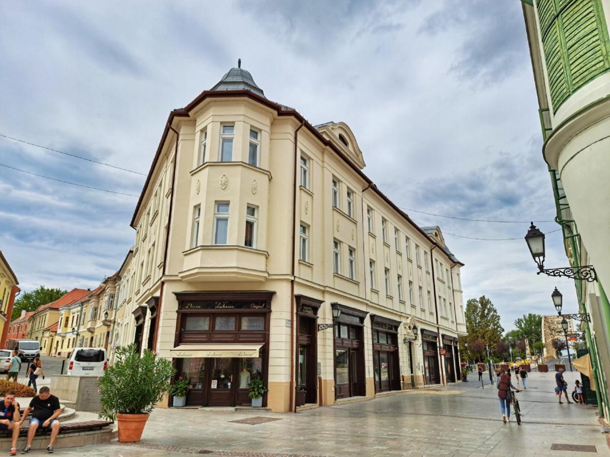 Hotel Domus Collis Győr Buitenkant foto