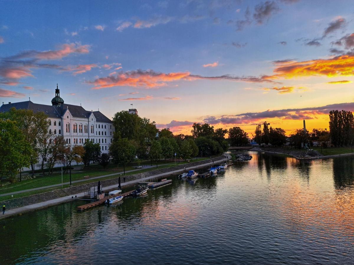 Hotel Domus Collis Győr Buitenkant foto