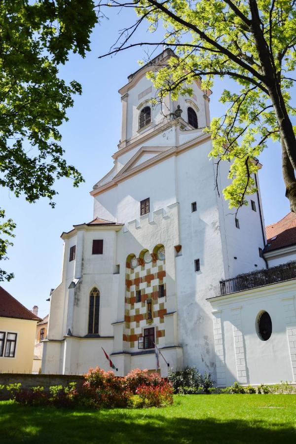 Hotel Domus Collis Győr Buitenkant foto